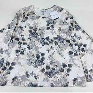 Croft & Barrow top. Leaves print.Grey/White. PXL